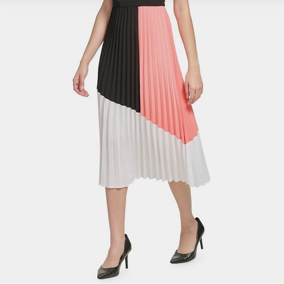 KARL Lagerfeld Dress
Excellent condition πππππ - Picture 3 of 7